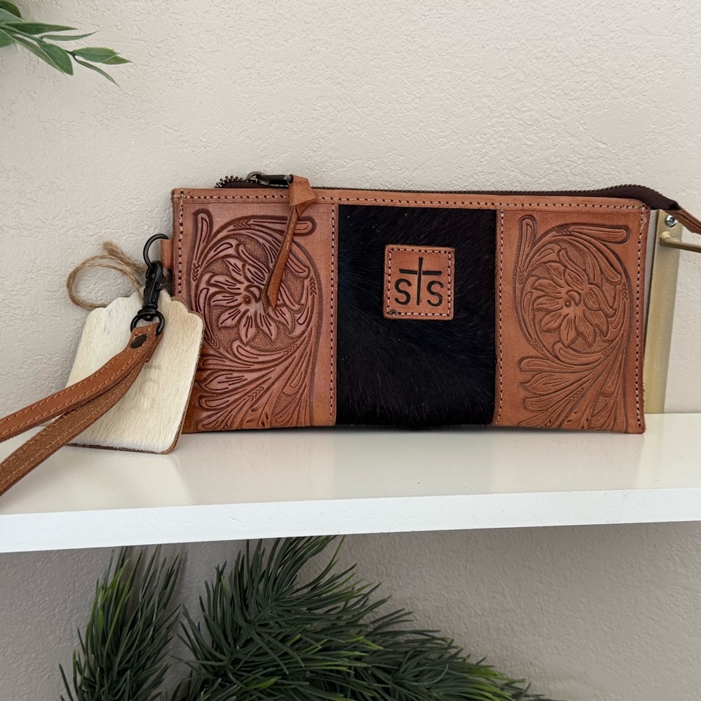 STS Ranchwear Women's Brown and Black Wristlet